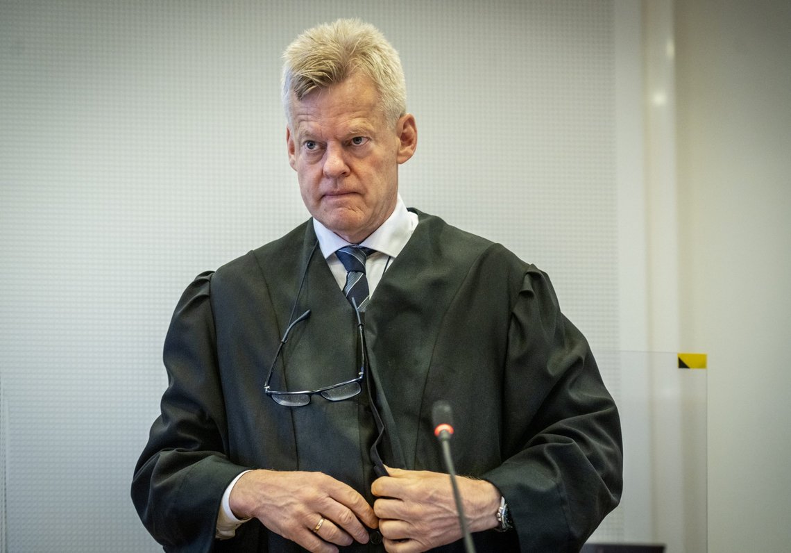 Advokat Morten Furuholmen holdt onsdag prosedyre for den hovedtiltalte 21-åringen som er en av tre personer tiltalt for drap eller medvirkning til drap etter at en 21-åring ble skutt ved Prinsdal Grill i Prinsdal i Oslo i januar i fjor. Foto: Ole Berg-Rusten / NTB Advokat Morten Furuholmen holdt onsdag prosedyre for den hovedtiltalte 21-åringen som er en av tre personer tiltalt for drap eller medvirkning til drap etter at en 21-åring ble skutt ved Prinsdal Grill i Prinsdal i Oslo i januar i fjor. Foto: Ole Berg-Rusten / NTB