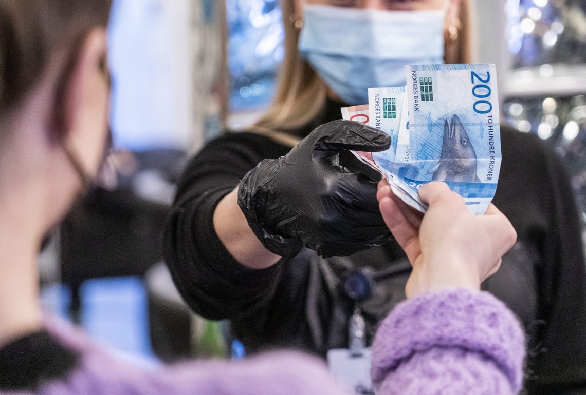 Selv om norsk økonomi er på vei oppover, mener NHO at koronapandemien har gitt varige økonomiske sår. Foto: Gorm Kallestad / NTB Selv om norsk økonomi er på vei oppover, mener NHO at koronapandemien har gitt varige økonomiske sår. Foto: Gorm Kallestad / NTB