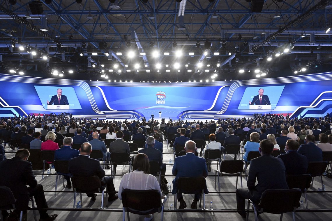 Putins parti Fronent Russland holdt kongress lørdag og Putin talte. Han kom rett fra Geneve der han etter manges mening gjorde en bedre figur enn Biden. Foto: Sergei Karpukhin/AP/NTB Putins parti Fronent Russland holdt kongress lørdag og Putin talte. Han kom rett fra Geneve der han etter manges mening gjorde en bedre figur enn Biden. Foto: Sergei Karpukhin/AP/NTB