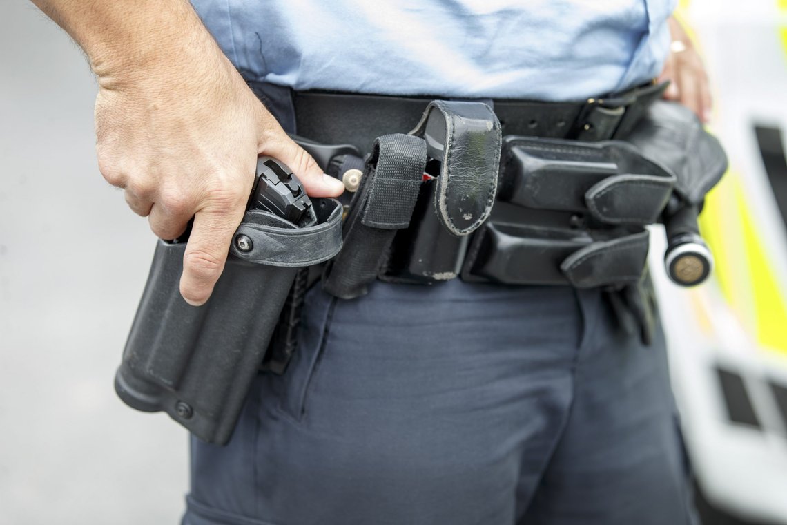 Politiet har siden november 2020 vært midlertidig bevæpnet. 21. juni vil derimot politiet ikke bære våpen i daglig tjeneste. Foto: Gorm Kallestad / NTB Politiet har siden november 2020 vært midlertidig bevæpnet. 21. juni vil derimot politiet ikke bære våpen i daglig tjeneste. Foto: Gorm Kallestad / NTB