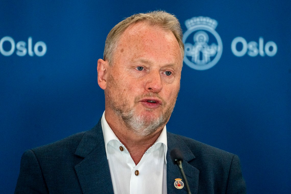 Hele byrådet i Oslo går av etter at et flertall i Oslo bystyre stemte for mistillitsforslaget mot miljøbyråd Lan Marie Berg (MDG). Her byrådsleder Raymond Johansen på tirsdagens pressekonferanse om koronasituasjonen. Foto: Terje Pedersen / NTB Hele byrådet i Oslo går av etter at et flertall i Oslo bystyre stemte for mistillitsforslaget mot miljøbyråd Lan Marie Berg (MDG). Her byrådsleder Raymond Johansen på tirsdagens pressekonferanse om koronasituasjonen. Foto: Terje Pedersen / NTB