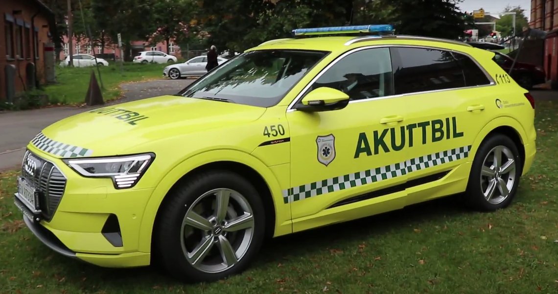 Oslo Universitetssykehus fikk landets første el-ambulanse i 2019. Modellen er en Audi E-Tron, som er bygget om til akuttbil. Skal slike biler frakte syke mennesker fra norske fjelldaler til sentralsykehusene i byene? Skjermdump: OUS Oslo Universitetssykehus fikk landets første el-ambulanse i 2019. Modellen er en Audi E-Tron, som er bygget om til akuttbil. Skal slike biler frakte syke mennesker fra norske fjelldaler til sentralsykehusene i byene? Skjermdump: OUS