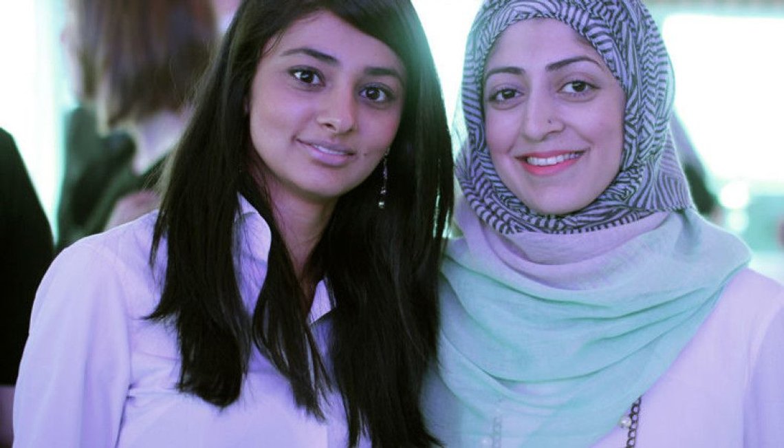Kiran Aziz har gjort lynkarriere og har mange jern i ilden, men hos NTB finnes det ikke bilde av henne. Vi måtte til sosiale medier i Pakistan. Kiran Aziz har gjort lynkarriere og har mange jern i ilden, men hos NTB finnes det ikke bilde av henne. Vi måtte til sosiale medier i Pakistan.