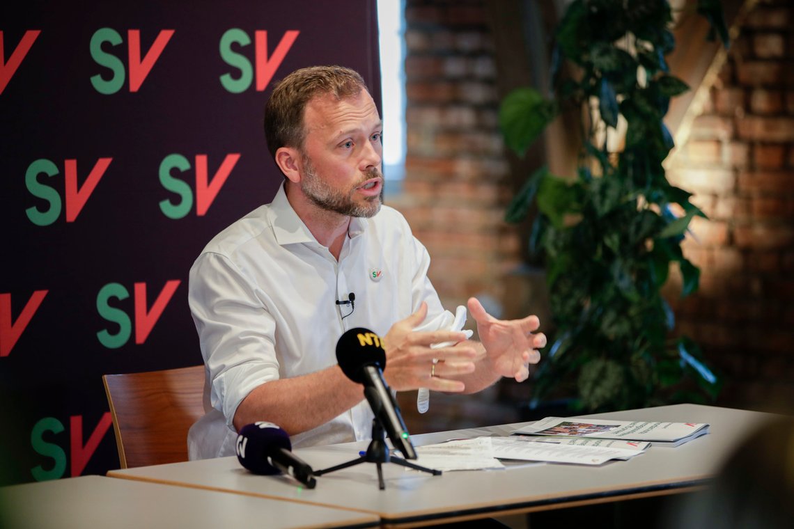 SV-leder Audun Lysbakken har uttrykt seg kritisk om det som skjer på Cuba, hvor en totalitær stat undertrykker befolkningen. Men en partikollega hevder at "Venstresida bør støtte Cuba". Foto: Hanna Johre / NTB SV-leder Audun Lysbakken har uttrykt seg kritisk om det som skjer på Cuba, hvor en totalitær stat undertrykker befolkningen. Men en partikollega hevder at "Venstresida bør støtte Cuba". Foto: Hanna Johre / NTB