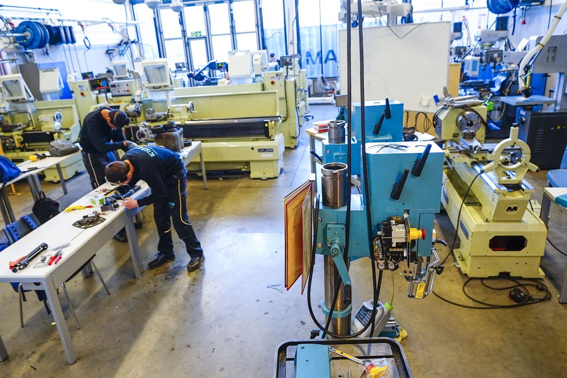Stadig flere søker seg inn på yrkesfaglige utdanningsprogram på videregående. Teknologi- og industrifag har hatt størst økning i søkertall det siste året. Foto: Lise Åserud / NTB Stadig flere søker seg inn på yrkesfaglige utdanningsprogram på videregående. Teknologi- og industrifag har hatt størst økning i søkertall det siste året. Foto: Lise Åserud / NTB