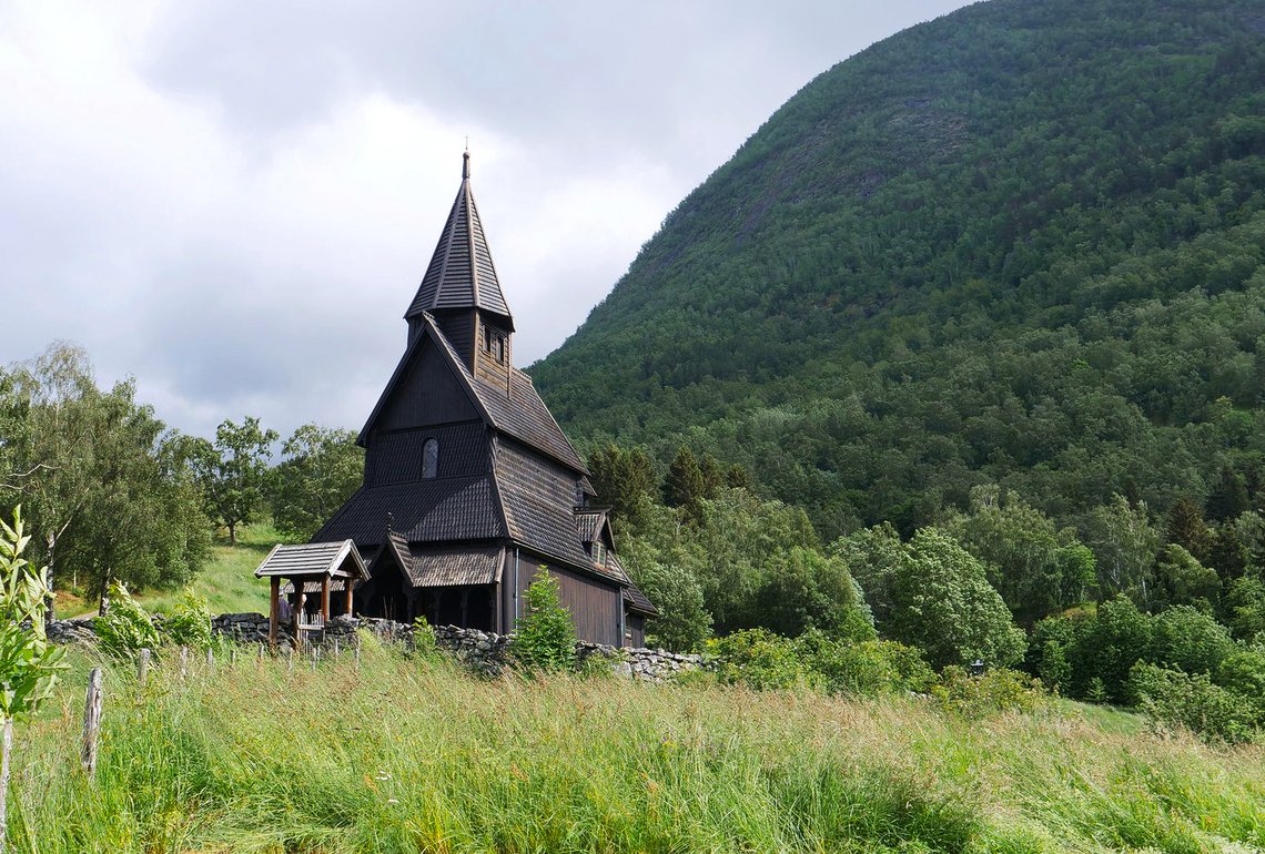 Kronerulling har hindret at arbeidet med det planlagte verdensarvsenteret for Urnes stavkirke i Luster stopper opp. Foto: Martin Lerberg Fossum / NTB Kronerulling har hindret at arbeidet med det planlagte verdensarvsenteret for Urnes stavkirke i Luster stopper opp. Foto: Martin Lerberg Fossum / NTB
