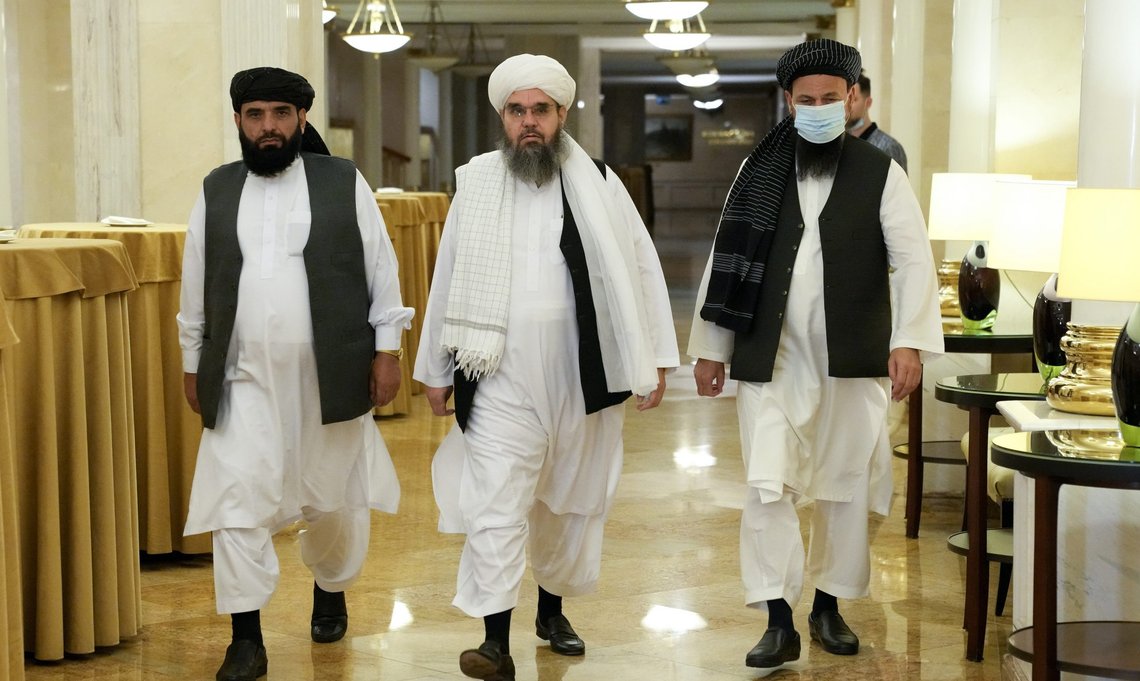 Talibans politiske ledere Suhil Shaheen (t.v.), Mawlawi Shahabuddin Dilawar (i midten) og Mohammad Naim (t.h.) besøkte i forrige uke Moskva. Foto: AP / NTB Talibans politiske ledere Suhil Shaheen (t.v.), Mawlawi Shahabuddin Dilawar (i midten) og Mohammad Naim (t.h.) besøkte i forrige uke Moskva. Foto: AP / NTB