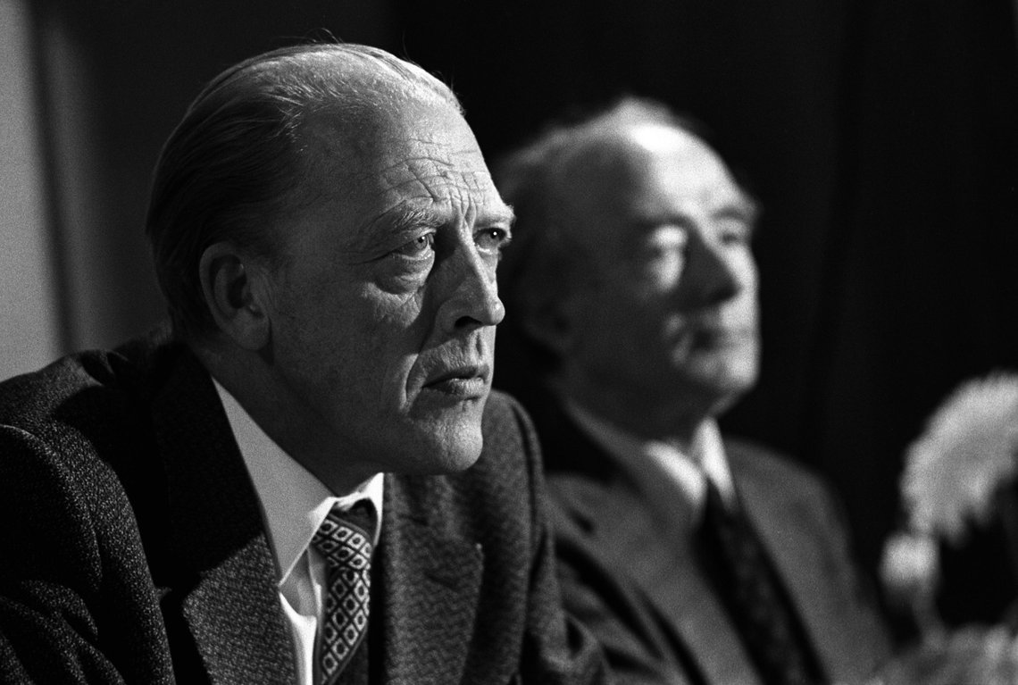 Oslo 19750924.
LANDSSTYREMØTE I DET NORSKE ARBEIDERPARTIET, 24. september 1975. Bildet: Parlamentarisk leder Odvar Nordli (t.v.) og statsminister Trygve Bratteli.
FOTO: Erik Thorberg/NTB Oslo 19750924.
LANDSSTYREMØTE I DET NORSKE ARBEIDERPARTIET, 24. september 1975. Bildet: Parlamentarisk leder Odvar Nordli (t.v.) og statsminister Trygve Bratteli.
FOTO: Erik Thorberg/NTB