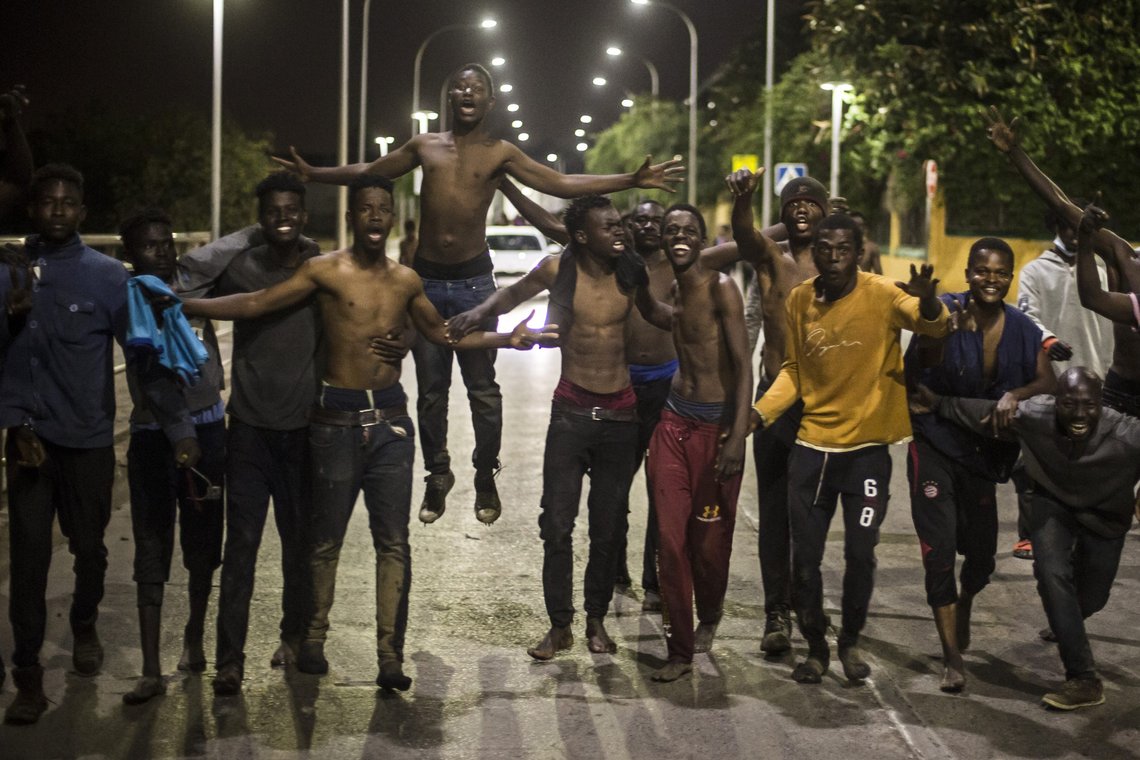 Arkivbilde av illegale migranter i Melilla 18. mai 2021. Foto: Javier Bernardo, AP-NTB. Arkivbilde av illegale migranter i Melilla 18. mai 2021. Foto: Javier Bernardo, AP-NTB.