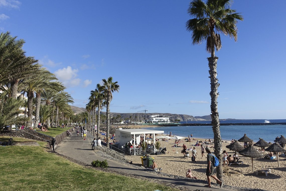 De som ønsker palmesus i Syden bør bestille billetter som har kostnadsfri avbestilling eller ombooking, er rådet fra forsikringsselskapene. Her ser vi strandpromenaden i Los Cristianos på Tenerife Foto: Marianne Løvland / NTB De som ønsker palmesus i Syden bør bestille billetter som har kostnadsfri avbestilling eller ombooking, er rådet fra forsikringsselskapene. Her ser vi strandpromenaden i Los Cristianos på Tenerife Foto: Marianne Løvland / NTB