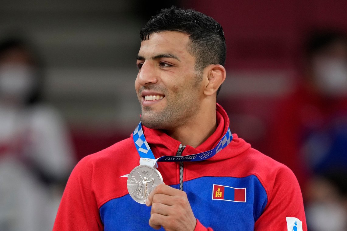 Saeid Mollaei er iraner, men representerer Mongolia. Han dediserte sin olympiske sølvmedalje til sine venner i Israel. Nå skal historien om et meget spesielt vennskap bli TV-serie. Foto: AP /Vincent Thian/ NTB Saeid Mollaei er iraner, men representerer Mongolia. Han dediserte sin olympiske sølvmedalje til sine venner i Israel. Nå skal historien om et meget spesielt vennskap bli TV-serie. Foto: AP /Vincent Thian/ NTB