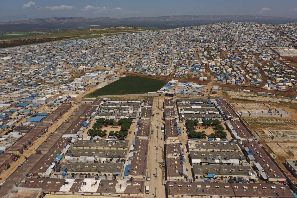 En stor flyktningleir nord i Syria like ved grensen til Tyrkia. Beboerne er helt avhengige av nødhjelpsleveranser som passerer en syrisk-tyrkisk grenseovergang som russerne nå truer med å stenge. Foto: Ghaith Alsayed / AP / NTB En stor flyktningleir nord i Syria like ved grensen til Tyrkia. Beboerne er helt avhengige av nødhjelpsleveranser som passerer en syrisk-tyrkisk grenseovergang som russerne nå truer med å stenge. Foto: Ghaith Alsayed / AP / NTB