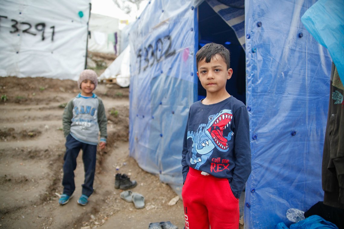 To av mange migranter som oppholder seg i Moria-leiren på den greske øya Lesbos. Foto: Nicolas Economou/ NurPhoto/ Shutterstock/ NTB To av mange migranter som oppholder seg i Moria-leiren på den greske øya Lesbos. Foto: Nicolas Economou/ NurPhoto/ Shutterstock/ NTB