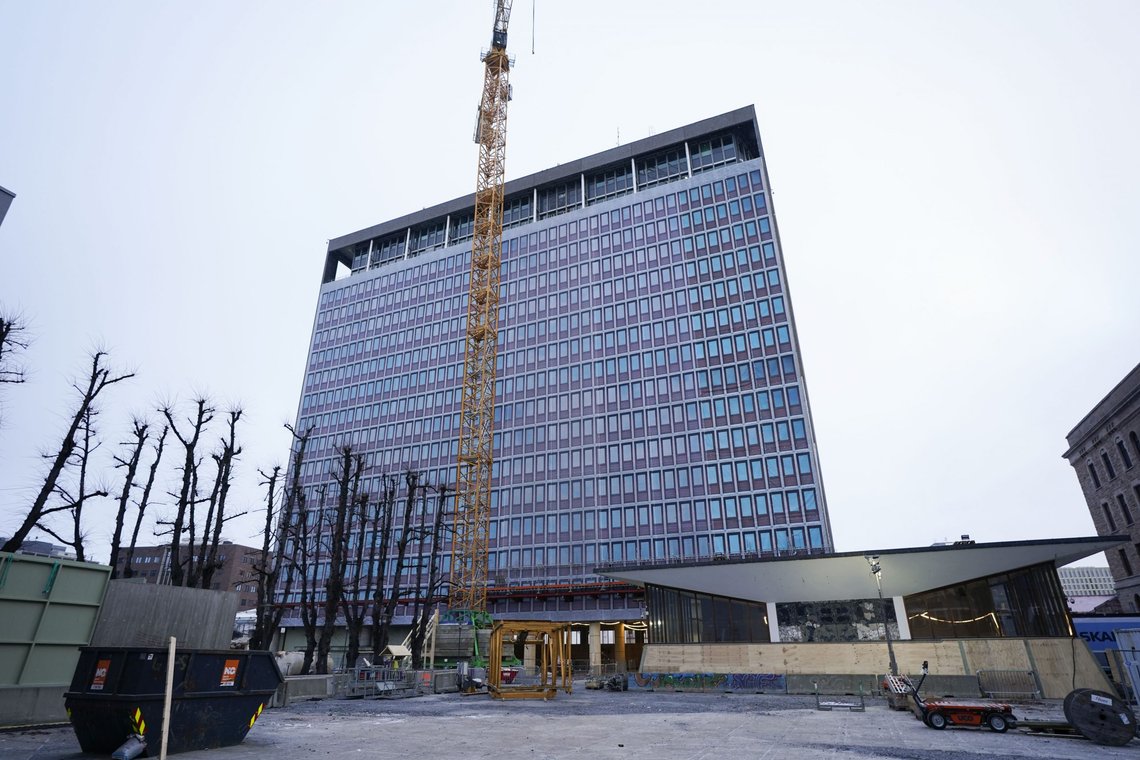 Høyblokka i regjeringskvartalet er i ferd med å tilbakeføres til sin opprinnelige arkitektoniske form. Foto: Lise Åserud / NTB Høyblokka i regjeringskvartalet er i ferd med å tilbakeføres til sin opprinnelige arkitektoniske form. Foto: Lise Åserud / NTB