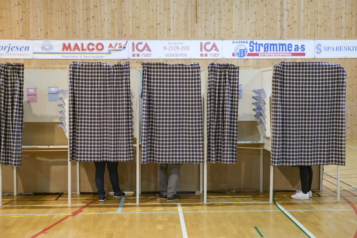 Kristiansand 20190909.
Politisk nestleder for Demokratene, og ordf¿rerkandidat i Kristiansand Vidar Kleppe stemmer under mandagens valg. Her fra M¿vik skole i Kristiansand.
Foto: Tor Erik Schr¿der / NTB Kristiansand 20190909.
Politisk nestleder for Demokratene, og ordf¿rerkandidat i Kristiansand Vidar Kleppe stemmer under mandagens valg. Her fra M¿vik skole i Kristiansand.
Foto: Tor Erik Schr¿der / NTB