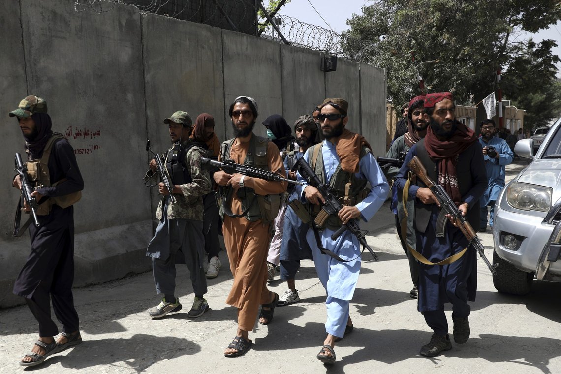Taliban patruljerer gatene i Wazir Akbar Khan-nabolaget i Kabul. Foto: Rahmat Gul / AP photo / NTB Taliban patruljerer gatene i Wazir Akbar Khan-nabolaget i Kabul. Foto: Rahmat Gul / AP photo / NTB
