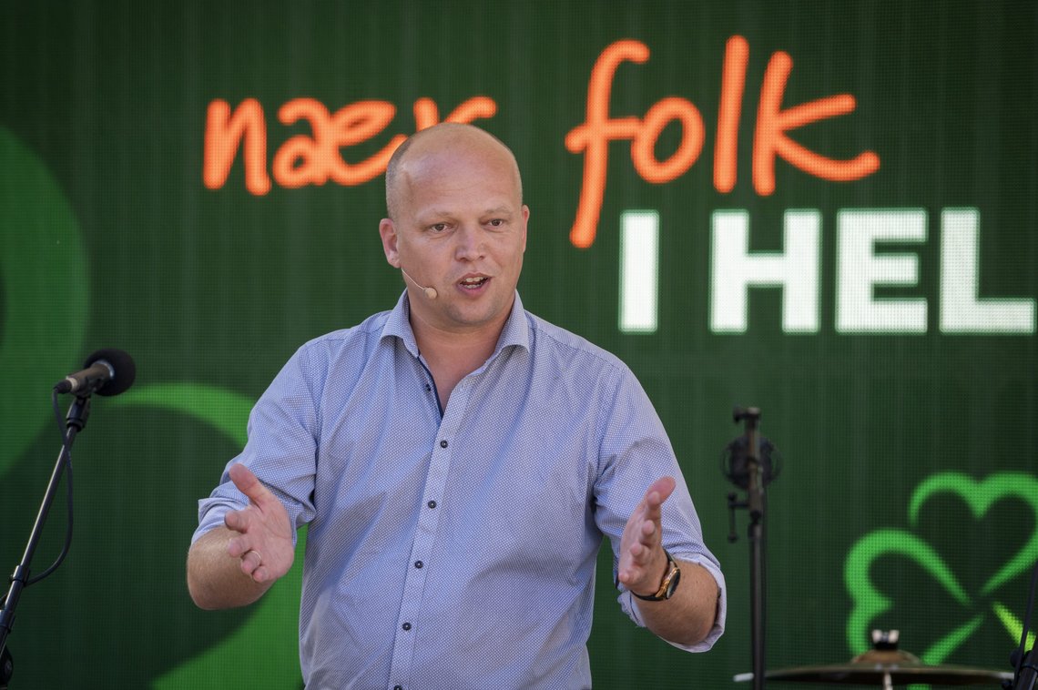 Senterpartiet og partileder Trygve Slagsvold Vedum håper å stjele velgere fra høyresida som gir opp håpet om en ny periode for den borgerlige regjeringen, opplyser kilder til Aftenposten. Foto: Ole Berg-Rusten / NTB Senterpartiet og partileder Trygve Slagsvold Vedum håper å stjele velgere fra høyresida som gir opp håpet om en ny periode for den borgerlige regjeringen, opplyser kilder til Aftenposten. Foto: Ole Berg-Rusten / NTB