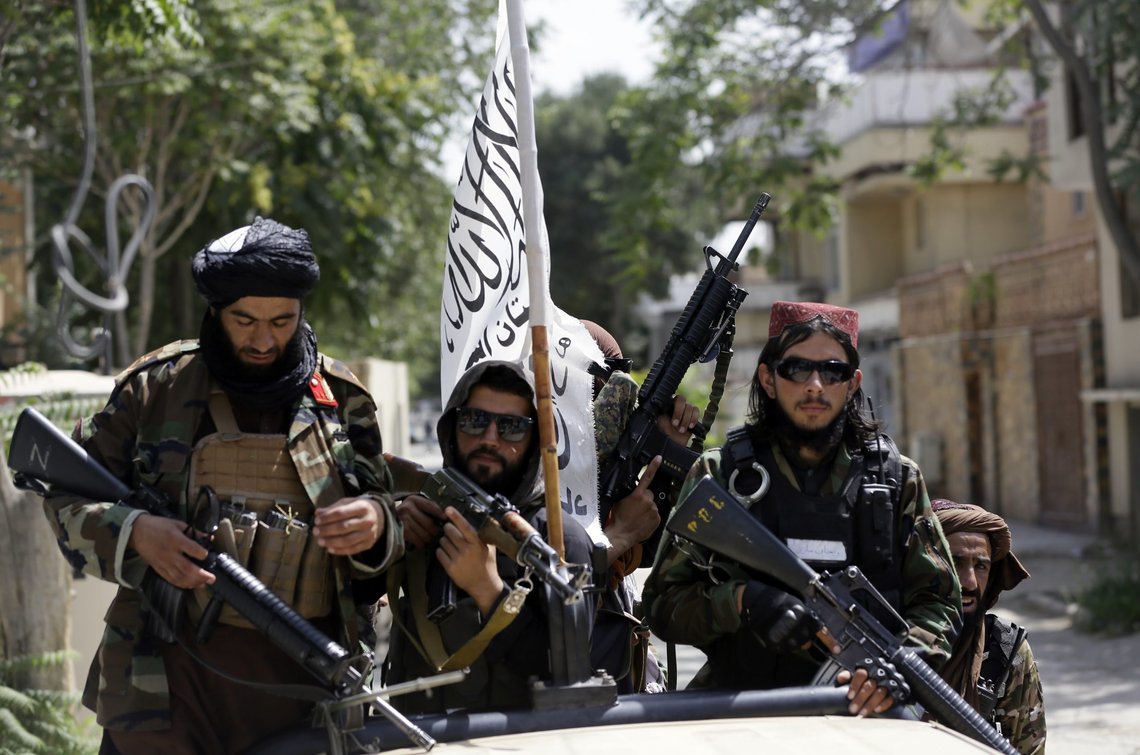 Taliban-krigere patruljerer gatene i Afghanistans hovedstad Kabul. Amnesty beskylder gruppen for å stå bak brutale drap på ni fra landets forfulgte Hazara-minoritet. Foto: Rahmat Gul / AP / NTB Taliban-krigere patruljerer gatene i Afghanistans hovedstad Kabul. Amnesty beskylder gruppen for å stå bak brutale drap på ni fra landets forfulgte Hazara-minoritet. Foto: Rahmat Gul / AP / NTB