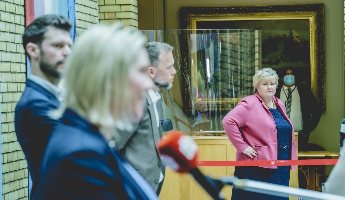 Bjørnar Moxnes og Audun Lysbakken tar innpå Sylvi Listhaug og Frp. En bekymret statsminister Solberg i bakgrunnen. Foto: Stian Lysberg Solum / NTB Bjørnar Moxnes og Audun Lysbakken tar innpå Sylvi Listhaug og Frp. En bekymret statsminister Solberg i bakgrunnen. Foto: Stian Lysberg Solum / NTB