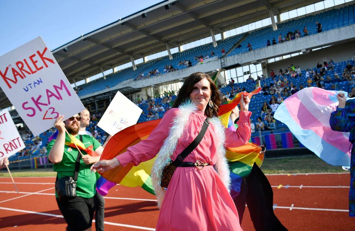 Sveriges likestillingsminister Märta Stenevi (MP) feirer Pride i Malmö. Prislappen på 20 millioner sendes til skattebetalerne. Foto: Johan NILSSON / TT / AFP/ NTB Sveriges likestillingsminister Märta Stenevi (MP) feirer Pride i Malmö. Prislappen på 20 millioner sendes til skattebetalerne. Foto: Johan NILSSON / TT / AFP/ NTB
