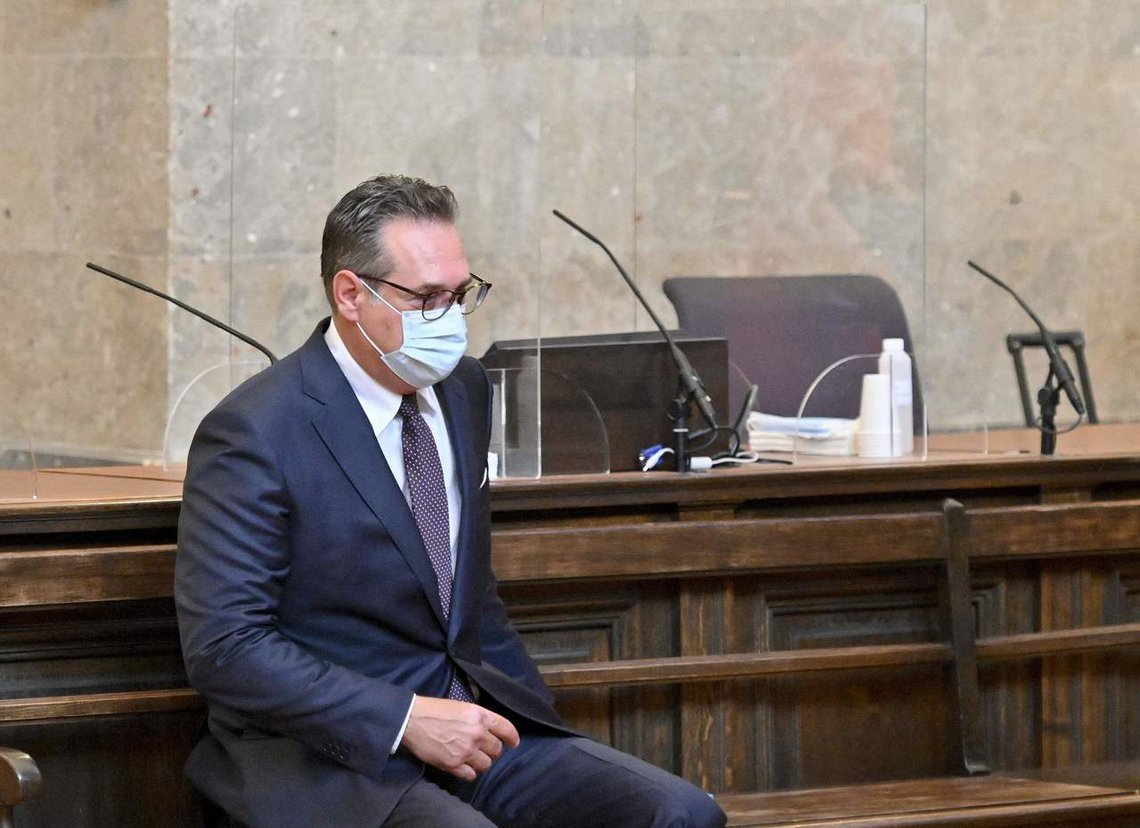 Tidligere visestatsminister og leder av Frihetspartiet (FPÖ) Heinz-Christian er kjent skyldig i korrupsjon. Foto: HERBERT NEUBAUER/ APA/ AFP/ NTB Tidligere visestatsminister og leder av Frihetspartiet (FPÖ) Heinz-Christian er kjent skyldig i korrupsjon. Foto: HERBERT NEUBAUER/ APA/ AFP/ NTB
