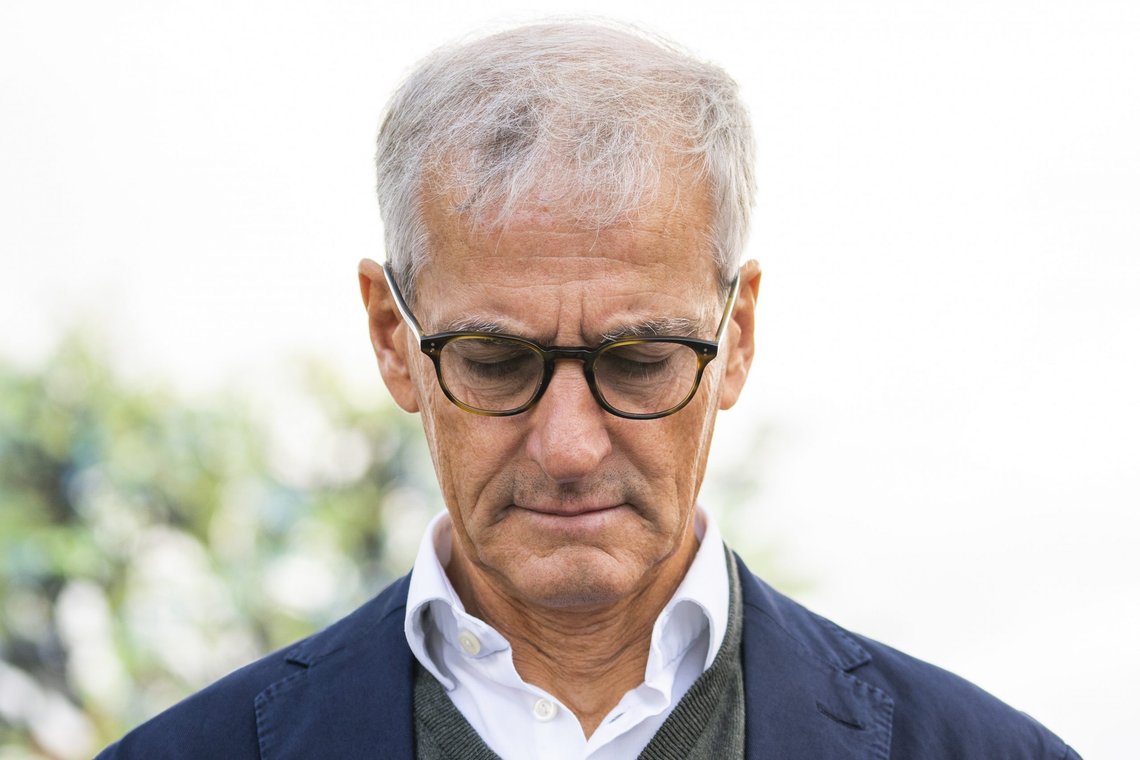 Ap-leder Jonas Gahr Støre ser partiet sitt falle til historisk lave nivåer: 22,4 er ned 5 prosentpoeng siden valget for fire år siden. Vi må nesten hundre år bakover i tid for å finne dårligere resultat for Ap i et stortingsvalg. Foto: Håkon Mosvold Larsen / NTB Ap-leder Jonas Gahr Støre ser partiet sitt falle til historisk lave nivåer: 22,4 er ned 5 prosentpoeng siden valget for fire år siden. Vi må nesten hundre år bakover i tid for å finne dårligere resultat for Ap i et stortingsvalg. Foto: Håkon Mosvold Larsen / NTB