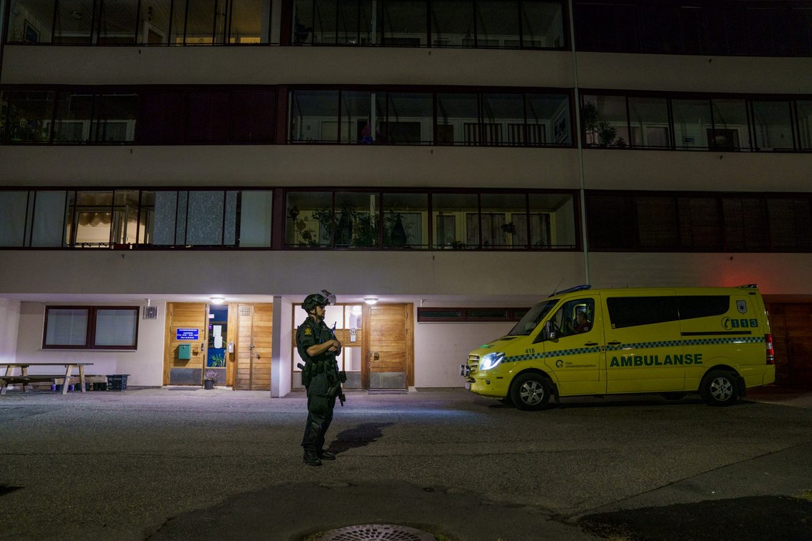 Oslo 20210825. Politi og ambulanse på stedet etter at to menn er funnet skutt på Trosterud i Oslo.
Foto: Stian Lysberg Solum / NTB Oslo 20210825. Politi og ambulanse på stedet etter at to menn er funnet skutt på Trosterud i Oslo.
Foto: Stian Lysberg Solum / NTB