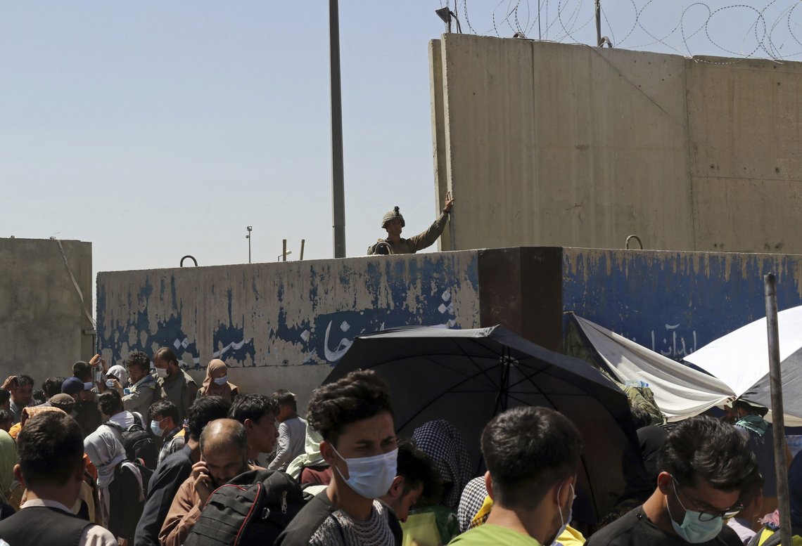 Tusenvis av mennesker presset på ved flyplassen i Kabul for å bli evakuert etter at Taliban tok makten i Afghanistan. Eksperter mener at Taliban kommer til å gi al-Qaida beskyttelse, men ikke åpent. Foto: Wali Sabawoon / AP / NTB Tusenvis av mennesker presset på ved flyplassen i Kabul for å bli evakuert etter at Taliban tok makten i Afghanistan. Eksperter mener at Taliban kommer til å gi al-Qaida beskyttelse, men ikke åpent. Foto: Wali Sabawoon / AP / NTB