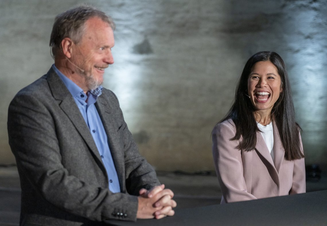 Moro så lenge det varte. Raymond og byråd for miljø og utvikling Marie Lan Berg hadde et luftig forhold til penger. Grønt skifte opphever økonomiske tyngdelover. Derfor synker Oslo ned i gjeld. Antibilismen vil få skattebetalerne til å flytte ut av byen. Da vil kravet fra Oslo bli som i Demokratisk vanstyrte byer i USA: Regjeringen må dekke underskuddene. Foto;: Ole Berg.Rusten/NTB Moro så lenge det varte. Raymond og byråd for miljø og utvikling Marie Lan Berg hadde et luftig forhold til penger. Grønt skifte opphever økonomiske tyngdelover. Derfor synker Oslo ned i gjeld. Antibilismen vil få skattebetalerne til å flytte ut av byen. Da vil kravet fra Oslo bli som i Demokratisk vanstyrte byer i USA: Regjeringen må dekke underskuddene. Foto;: Ole Berg.Rusten/NTB