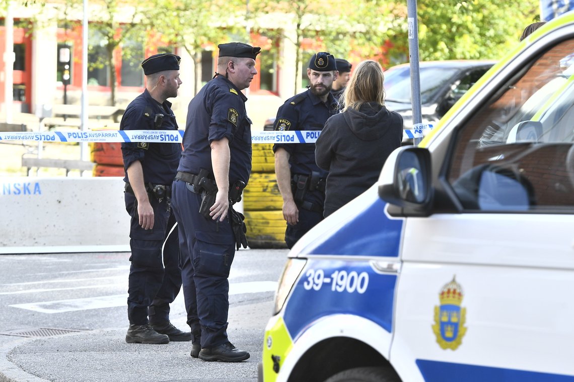 Det svenske politiet har hendene fulle. Derfor kommer de ofte for sent. Illustrasjonsfoto: Claudio Bresciani/TT / NTB Det svenske politiet har hendene fulle. Derfor kommer de ofte for sent. Illustrasjonsfoto: Claudio Bresciani/TT / NTB