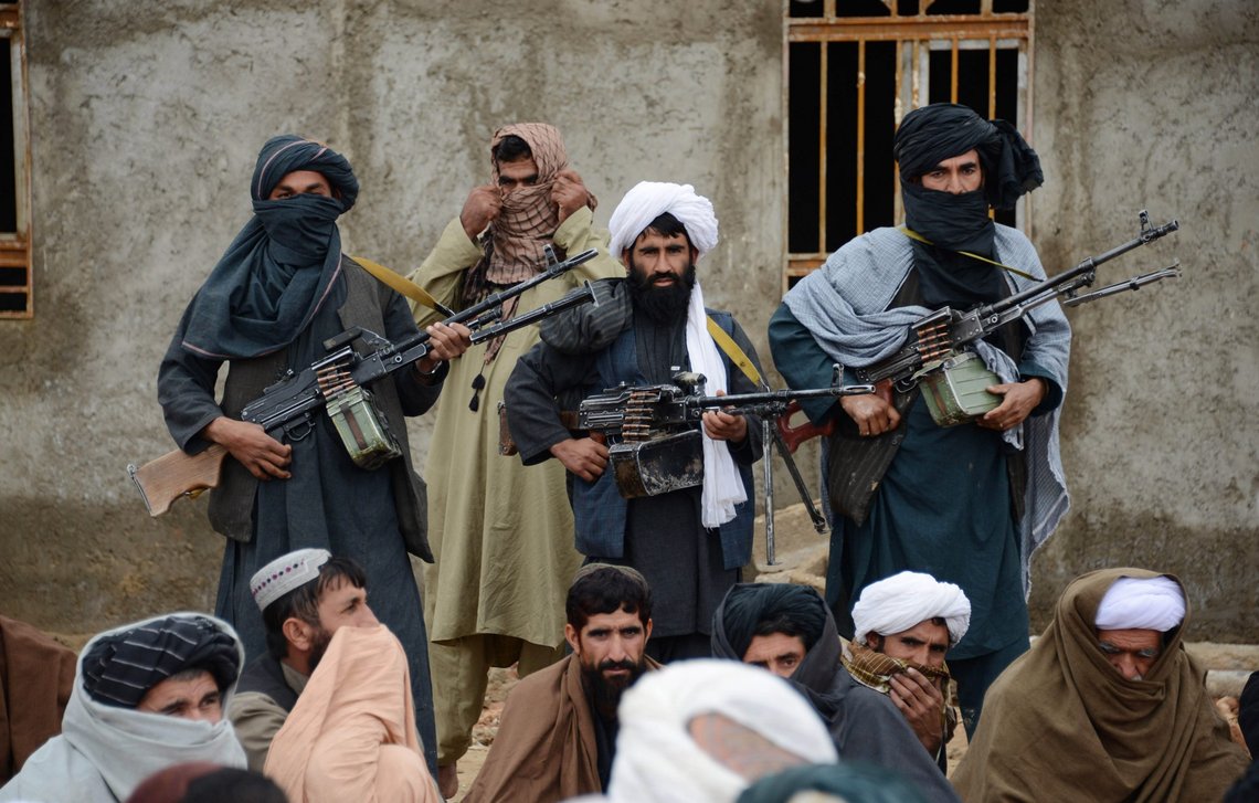 Afghanske Taliban-soldater lytter til Mullah Mohammed Rasool i Farah-provinsen i november 2015. Foto: AP / NTB Afghanske Taliban-soldater lytter til Mullah Mohammed Rasool i Farah-provinsen i november 2015. Foto: AP / NTB