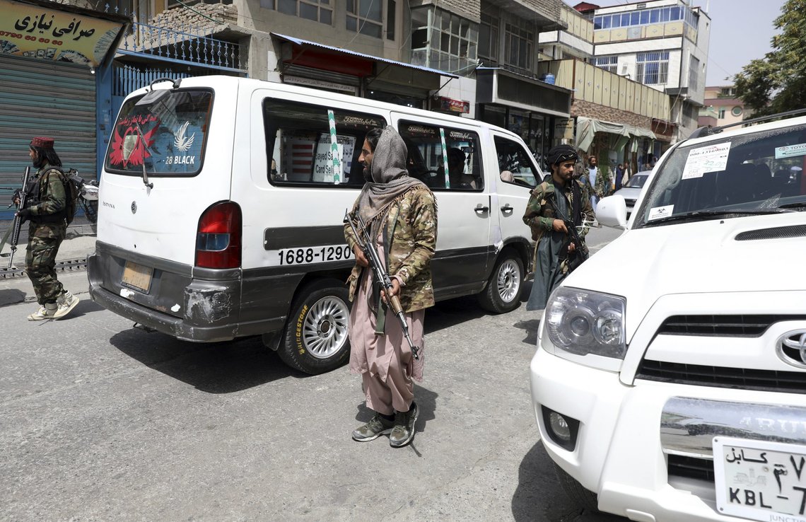 Rundt 150 personer i Norge hadde utreiseplikt til Afghanistan da norske myndigheter midlertidig stanset tvangsreturer til landet. Foto: AP / Rahmat Gul / NTB Rundt 150 personer i Norge hadde utreiseplikt til Afghanistan da norske myndigheter midlertidig stanset tvangsreturer til landet. Foto: AP / Rahmat Gul / NTB