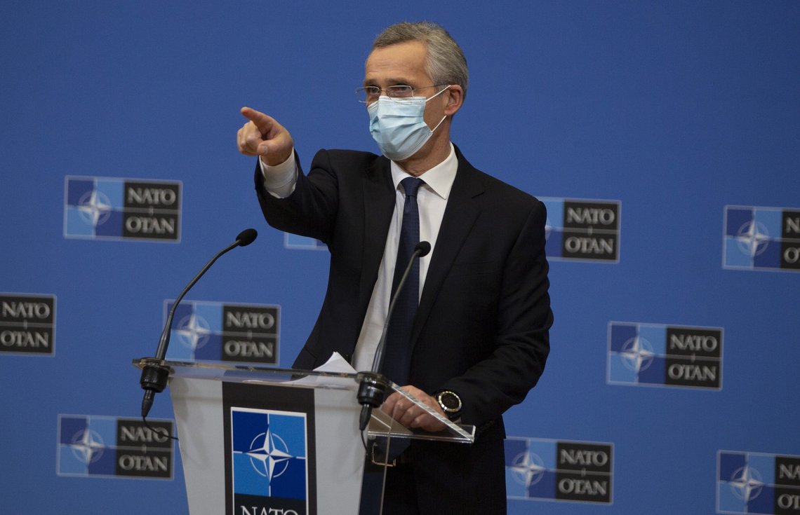 Tirsdag holdt Nato-sjef Jens Stoltenberg pressekonferanse om situasjonen i Afghanistan. Fredag samler han alliansens utenriksministere til videomøte om samme tema. Foto: Virginia Mayo / AP / NTB Tirsdag holdt Nato-sjef Jens Stoltenberg pressekonferanse om situasjonen i Afghanistan. Fredag samler han alliansens utenriksministere til videomøte om samme tema. Foto: Virginia Mayo / AP / NTB