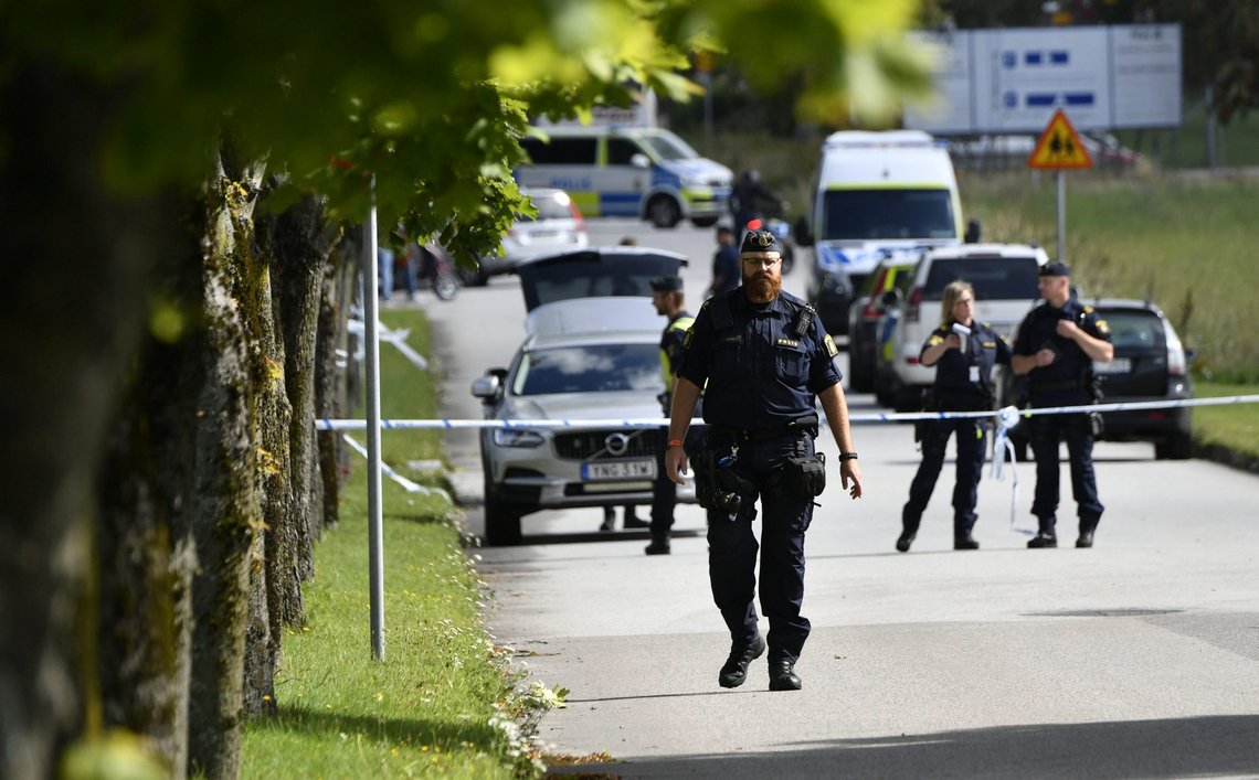 Den 15 år gamle gutten som er siktet for drapsforsøk mot en lærer i Eslöv i Skåne ble fengslet i dag. Foto: Johan Nilsson / TT NYHETSBYRÅN / NTB Den 15 år gamle gutten som er siktet for drapsforsøk mot en lærer i Eslöv i Skåne ble fengslet i dag. Foto: Johan Nilsson / TT NYHETSBYRÅN / NTB