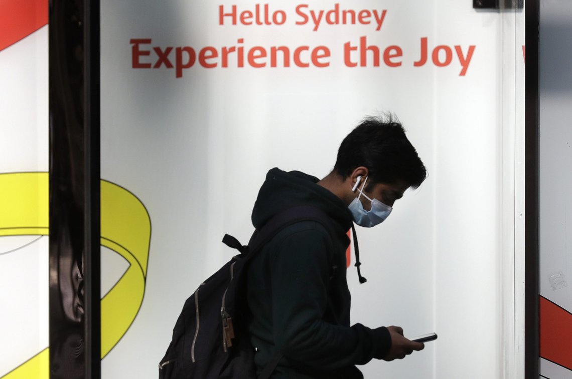 Sydney går inn i sin sjette uke med nedstengning etter et utbrudd av deltavarianten i storbyen. Nå sendes soldater ut for å bistå politiet med håndhevingen av smittevernreglene. Foto: Rick Rycroft / AP / NTB Sydney går inn i sin sjette uke med nedstengning etter et utbrudd av deltavarianten i storbyen. Nå sendes soldater ut for å bistå politiet med håndhevingen av smittevernreglene. Foto: Rick Rycroft / AP / NTB