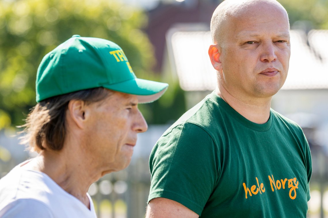 Jan Bøhler og Trygve Slagsvold Vedum på lanseringen av boka "Nær folk" på Kafè Steinbra i Groruddalen. De to har skrevet boka sammen.
Foto: Gorm Kallestad / NTB Jan Bøhler og Trygve Slagsvold Vedum på lanseringen av boka "Nær folk" på Kafè Steinbra i Groruddalen. De to har skrevet boka sammen.
Foto: Gorm Kallestad / NTB