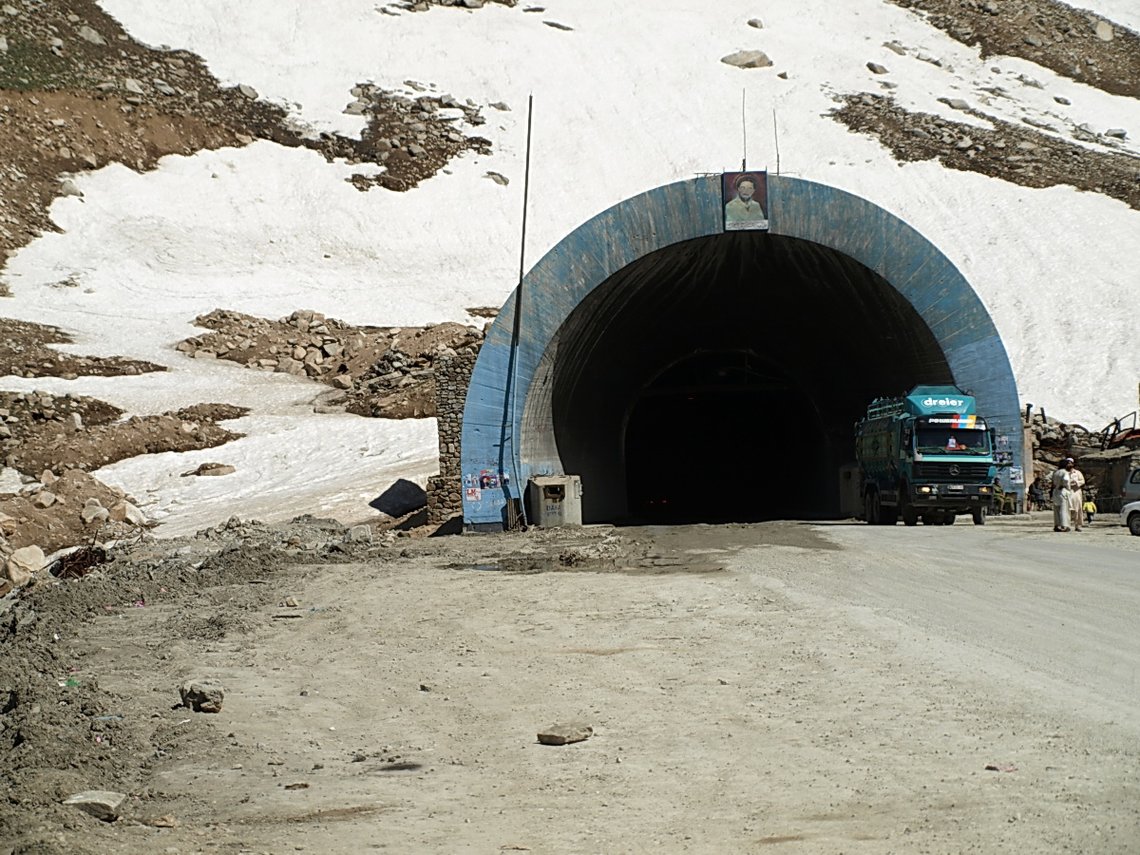 Den nordlige innkjøringen til Salang-tunellen på hovedveien mellom Kabul og det nordlige Afghanistan. Foto: Michal Vogt / Wikimedia Commons Den nordlige innkjøringen til Salang-tunellen på hovedveien mellom Kabul og det nordlige Afghanistan. Foto: Michal Vogt / Wikimedia Commons