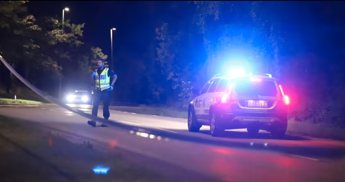 Ung mann skutt og drept i Fittjar, sør for Stockholm. Politiet har innledet drapsetterforskning. Foto: Blåljusbilder/ Instagram Ung mann skutt og drept i Fittjar, sør for Stockholm. Politiet har innledet drapsetterforskning. Foto: Blåljusbilder/ Instagram