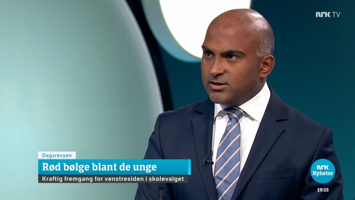 Lars Nehru Sand er politisk kommentator i NRK. Han beklager nå at statskanalen bedrev "fake news" i forbindelse med omtale av skolevalget. Skjermdump NRK Dagsrevyen. Lars Nehru Sand er politisk kommentator i NRK. Han beklager nå at statskanalen bedrev "fake news" i forbindelse med omtale av skolevalget. Skjermdump NRK Dagsrevyen.