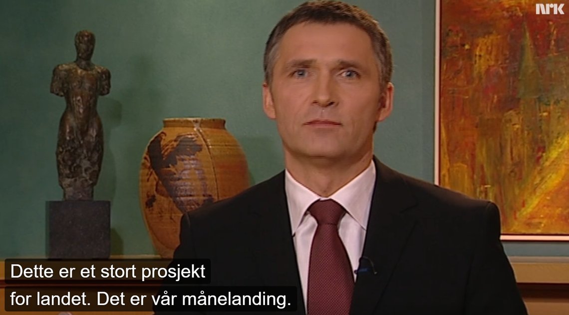 Månelanding anno 2007. Her holder daværende statsminister, Jens Stoltenberg (Ap) sin Nyttårstale, 1, januar 2007. Skjermdump: NRK Månelanding anno 2007. Her holder daværende statsminister, Jens Stoltenberg (Ap) sin Nyttårstale, 1, januar 2007. Skjermdump: NRK