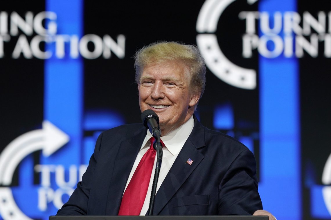 Donald Trump taler til sine tilhengere ved en Turning Point Action samling 24. juli 2021 (AP Photo/Ross D. Franklin) Donald Trump taler til sine tilhengere ved en Turning Point Action samling 24. juli 2021 (AP Photo/Ross D. Franklin)