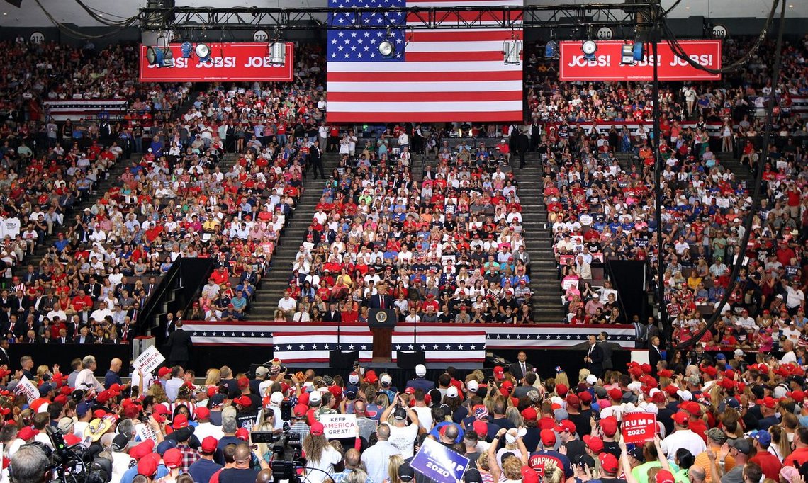 Demokratene frykter Trump-supportere mer enn Taliban. Bildet er fra et valgmøte for Trump i Ohio 2019. Foto: John Sommers II/ UPI/ Shutterstock/ NTB Demokratene frykter Trump-supportere mer enn Taliban. Bildet er fra et valgmøte for Trump i Ohio 2019. Foto: John Sommers II/ UPI/ Shutterstock/ NTB