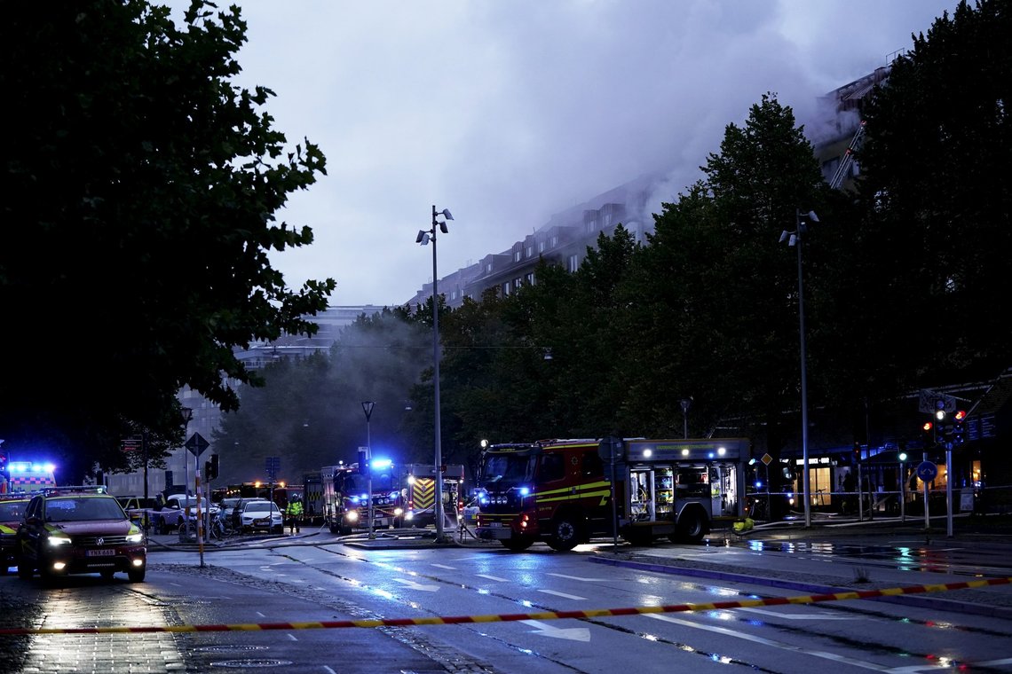En stor eksplosjon har inntruffet i et leilighetsbygg sentralt i Göteborg. Foto: Björn Larsson Rosvall, TT-NTB. En stor eksplosjon har inntruffet i et leilighetsbygg sentralt i Göteborg. Foto: Björn Larsson Rosvall, TT-NTB.