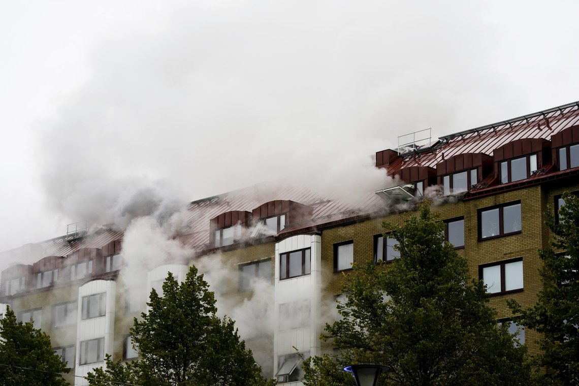 GØTEBORG, SVERIGE 20210928.
23 personer er ifølge nødetatene brakt til sykehus etter en eksplosjon i en bygård sentralt i Göteborg. Alle beboere skal være evakuert.
Foto: BJØRN LARSSON ROSVALL/TT / NTB GØTEBORG, SVERIGE 20210928.
23 personer er ifølge nødetatene brakt til sykehus etter en eksplosjon i en bygård sentralt i Göteborg. Alle beboere skal være evakuert.
Foto: BJØRN LARSSON ROSVALL/TT / NTB