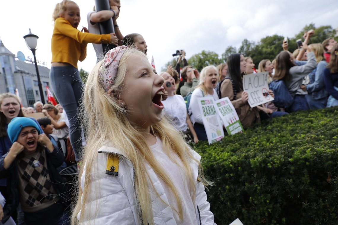 Klimabrøl får ungdommen til å føle at de er del av noe stort. Oslo 2019830.
Flere tusen mennesker deltar i klimabrølet i Oslo fredag ettermiddag. 11 år gamle Bettina Skjerstad-Hansen fra Tåsen hadde møtt opp for klimasaken. Bildebruk er godkjent av foreldre.
Foto: Ole Berg-Rusten / NTB Klimabrøl får ungdommen til å føle at de er del av noe stort. Oslo 2019830.
Flere tusen mennesker deltar i klimabrølet i Oslo fredag ettermiddag. 11 år gamle Bettina Skjerstad-Hansen fra Tåsen hadde møtt opp for klimasaken. Bildebruk er godkjent av foreldre.
Foto: Ole Berg-Rusten / NTB