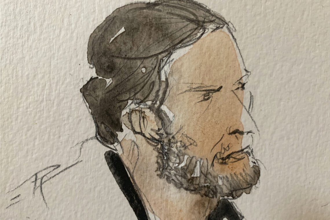 Denne skissen viser hovedtiltalte Salah Abdeslam, i det spesielle rettslokalet som ble bygget for rettssaken etter 2015-terroren. Foto: Noelle Herrenschmidt / AP / NTB Denne skissen viser hovedtiltalte Salah Abdeslam, i det spesielle rettslokalet som ble bygget for rettssaken etter 2015-terroren. Foto: Noelle Herrenschmidt / AP / NTB