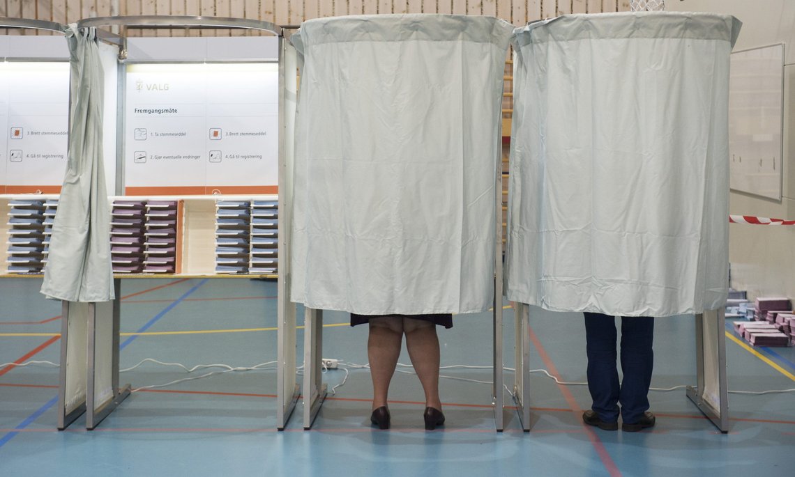 Det skal mye til for å lokke noen av gruppene av hjemmesittere til å stemme. Årsakene kan variere. Unge velgere mellom 20 og 24 år er de som oftest dropper valget. Foto: Marit Hommedal / NTB Det skal mye til for å lokke noen av gruppene av hjemmesittere til å stemme. Årsakene kan variere. Unge velgere mellom 20 og 24 år er de som oftest dropper valget. Foto: Marit Hommedal / NTB
