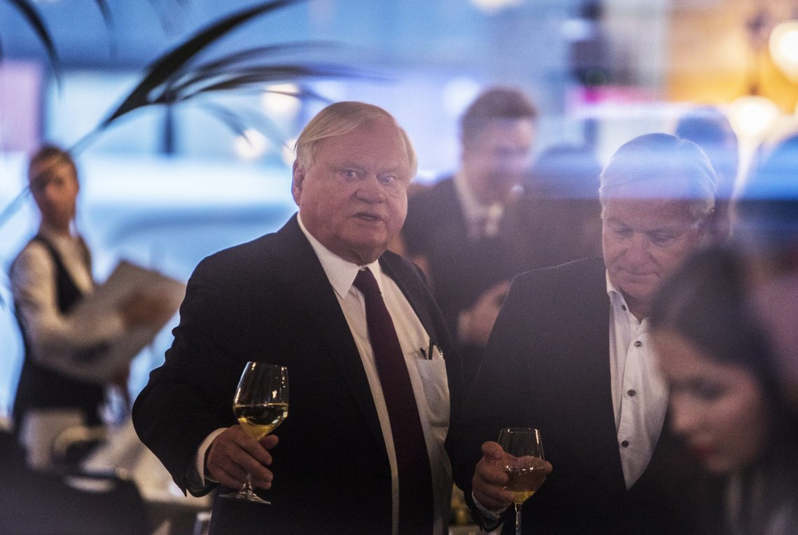 Milliardær John Fredriksen fotografert på sin årlige julelunsj for venner og familie på Theatercaféen i Oslo i 2019. Skipsrederen topper nok en gang magasinet Kapitals liste over landets 400 rikeste. Nytt av året er blant annet at alle på lista er milliardærer. Foto: Ole Berg Rusten / NTB Milliardær John Fredriksen fotografert på sin årlige julelunsj for venner og familie på Theatercaféen i Oslo i 2019. Skipsrederen topper nok en gang magasinet Kapitals liste over landets 400 rikeste. Nytt av året er blant annet at alle på lista er milliardærer. Foto: Ole Berg Rusten / NTB
