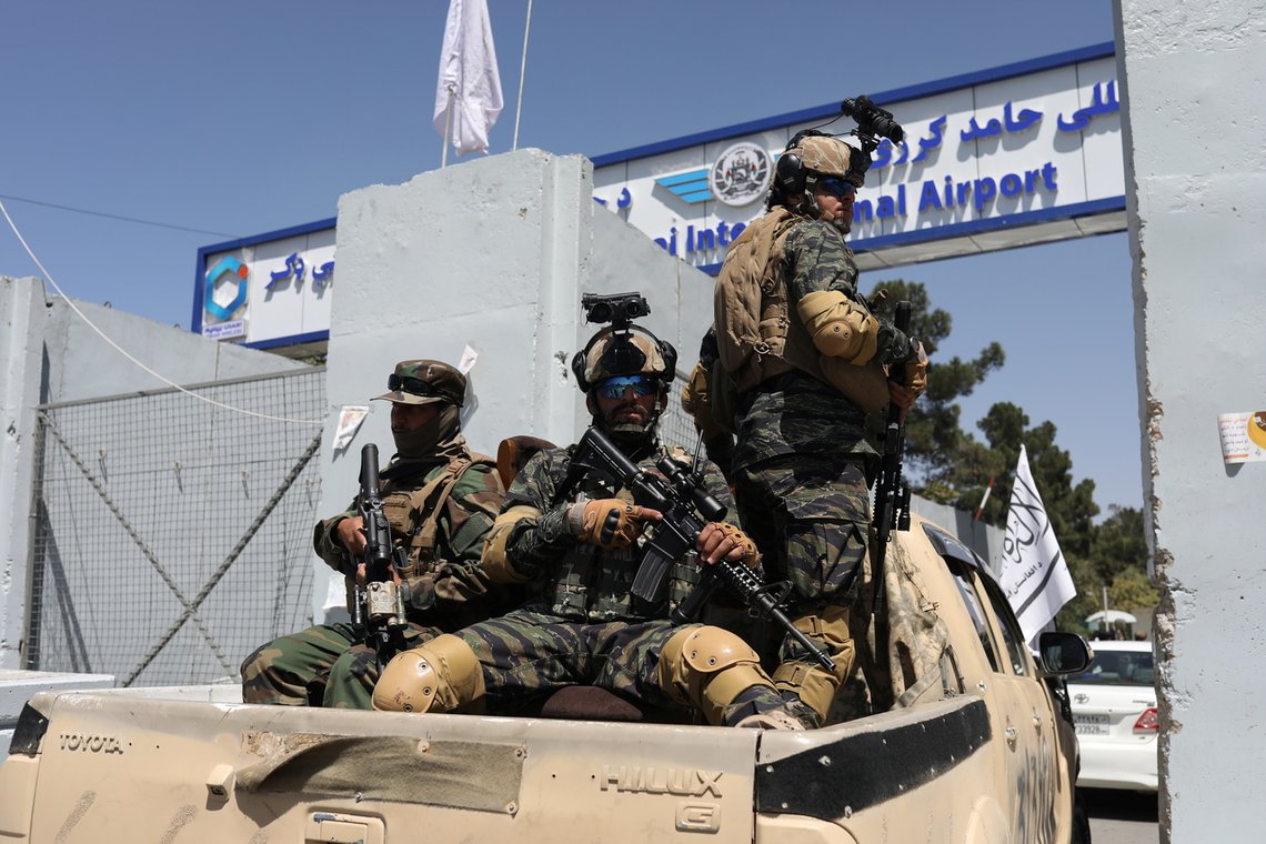 Taliban har nå full kontroll over flyplassen i Kabul. Etterlatte amerikanere har små muligheter til å slippe unna. Biden-administrasjonen forsøker å nedvurdere antall etterlatte. WANA/ REUTERS/ NTB Taliban har nå full kontroll over flyplassen i Kabul. Etterlatte amerikanere har små muligheter til å slippe unna. Biden-administrasjonen forsøker å nedvurdere antall etterlatte. WANA/ REUTERS/ NTB