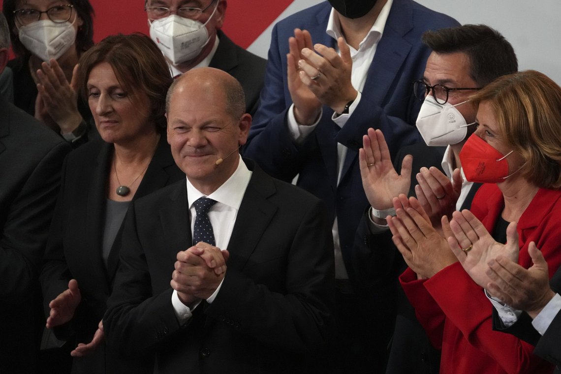 Sosialdemokratene SPD og Olaf Scholz har vunnet valget i Tyskland, med 25,7 prosent av stemmene. Foto: Michael Sohn / AP / NTB Sosialdemokratene SPD og Olaf Scholz har vunnet valget i Tyskland, med 25,7 prosent av stemmene. Foto: Michael Sohn / AP / NTB